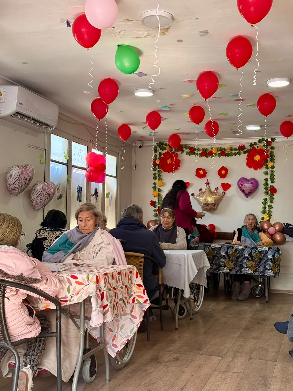 Instancia comunitaria y de celebración en centro de personas mayores